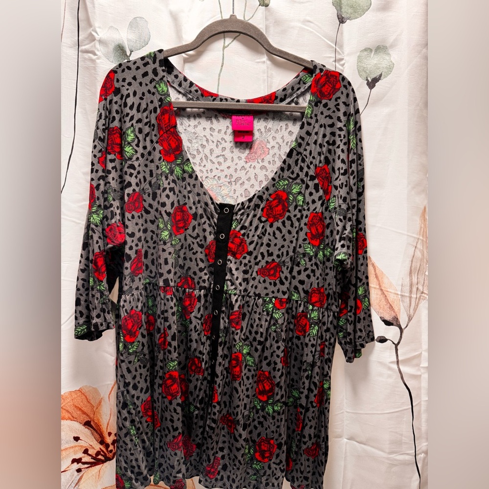 Betsy Johnson for Torrid-Gray and Red Floral tunic. Babydoll style